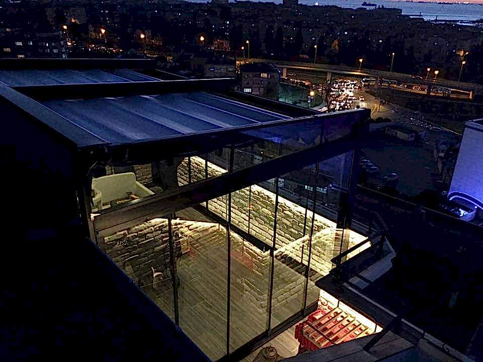 maltepe-cam-balkon-kis-bahcesi-modelleri